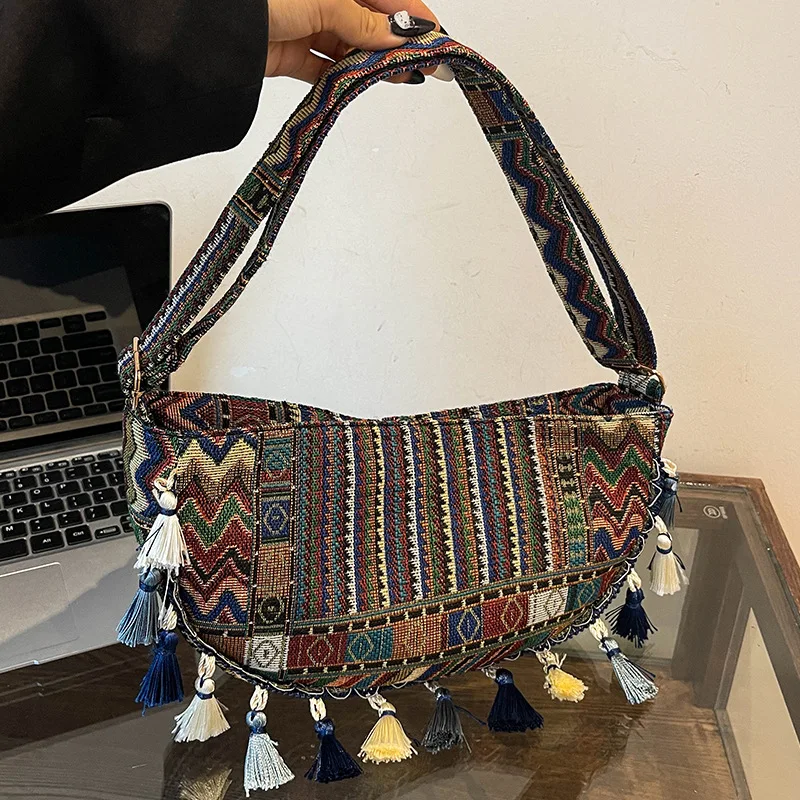 Handwoven Ethnic Tassel Single Shoulder Bag Women's Fashionable Early Autumn Crossbody Dumpling Bag Modern Neutral Style