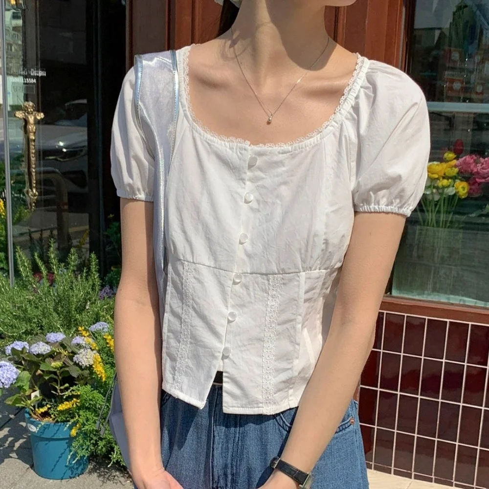  Schickes Damen-Top mit quadratischem Kragen und Spitzenbesatz, Single-Button Bubble Sve Ort, Pendler-Sle, reine Farbe, Sommer 2025,