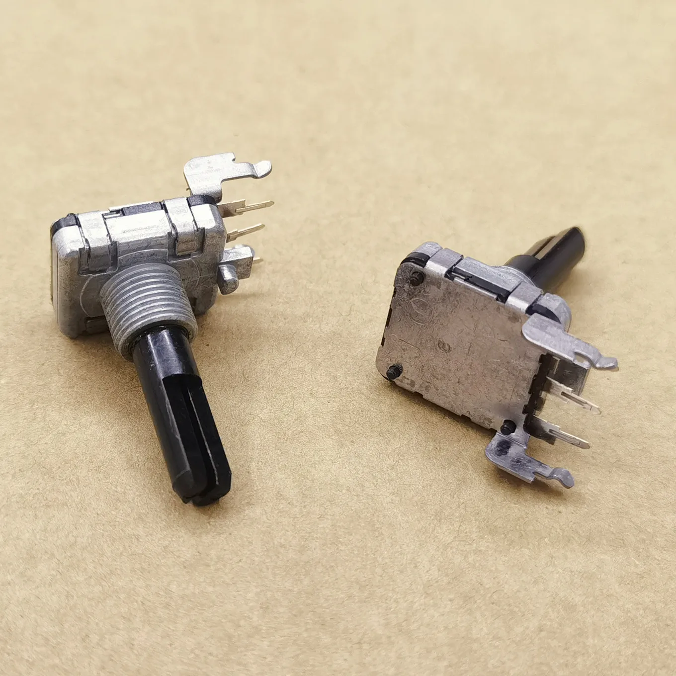 Original New 100% EC16 Pulse Switch 24-Position REB161 Encoder Half Axis 25MM Volume Speaker
