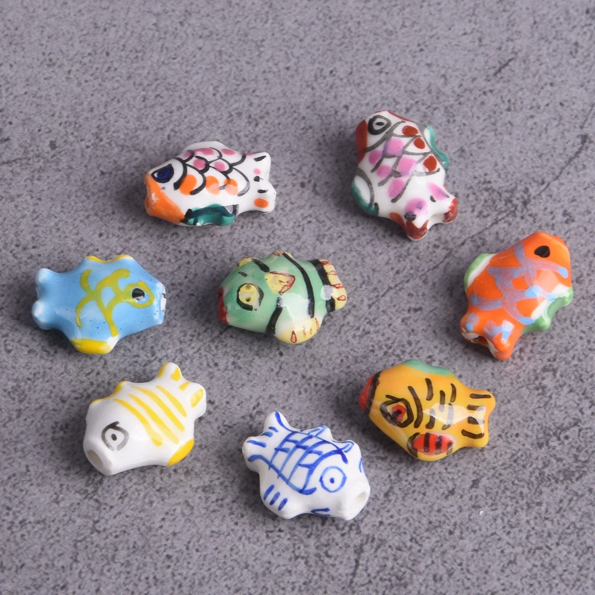 Peixe Forma Cerâmica Contas Soltas para Fazer Jóias, Pintura Artesanal, Porcelana, Descobertas DIY, 12x15mm, 5PCs