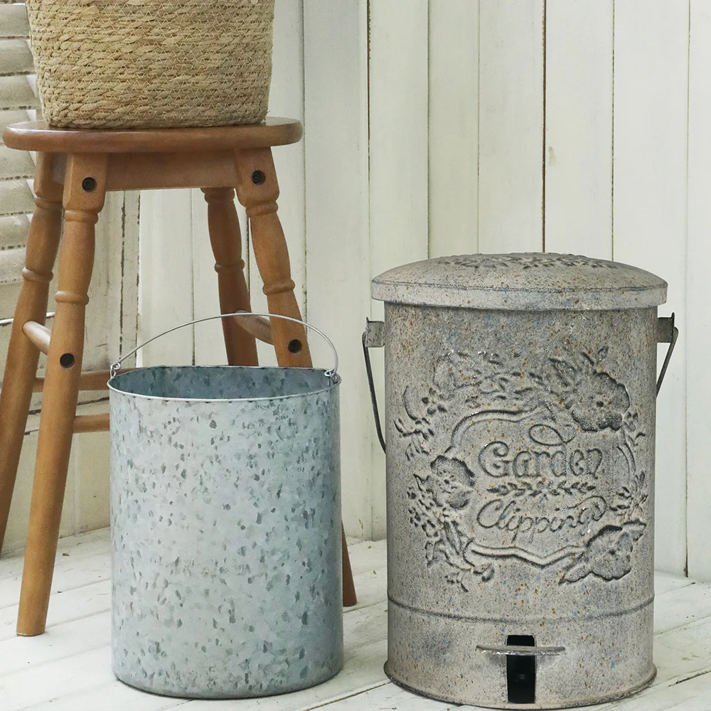 Wrought iron relief foot-pedal villa courtyard large-capacity trash can be recycled