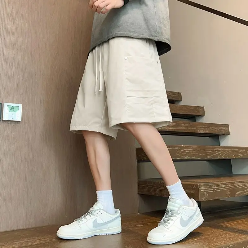 

Trendy Men's Cargo Shorts 2026 Summer Collection Lightweight Loose Fit Casual Wear