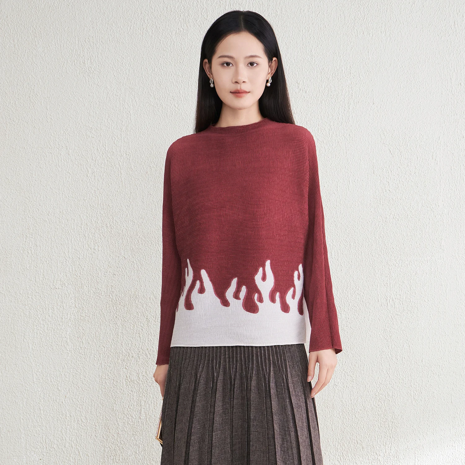 

Женская плиссированная футболка больших размеров, весна 2026, новинка, с геометрическим узором, в стиле колор-блок, с рукавами «летучая мышь», модный женский топ