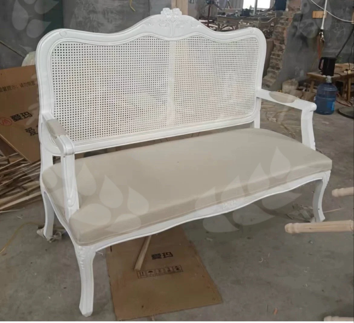 Studio sofa triple ganda tua emas rotan Perancis bunga ukiran kayu solid negara Amerika