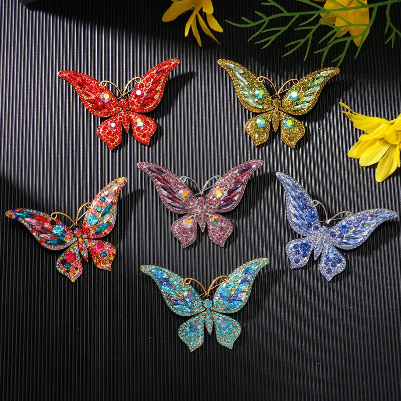 Neue Vintage Strass Schmetterling Brosche weiblich, Luxus Mode Tier Insekt Pins High-End multifunktionale Kleidung Zubehör