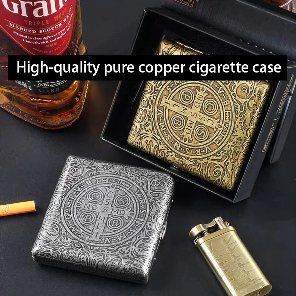 Ein klassisches Metall-Zigarettenetui aus hochwertigem reinem Kupfer mit antikem Design. Es ist feuchtigkeitsbeständig und wasserdicht.