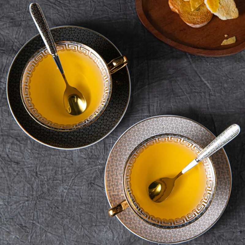 

Кофейная чашка из костяного фарфора, чашка, подарочный набор для посуды, керамическая высококачественная чашка для воды в стиле ретро, изысканная подарочная коробка для чашек с высоким эстетическим значением