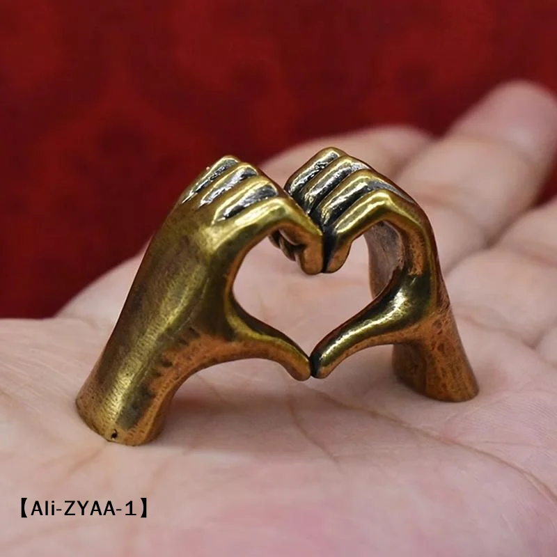 【A】Vintage Brass Heart-Shaped Hand Statue, Love Hand Sculpture Model Ornament Home Office Desktop Decor
