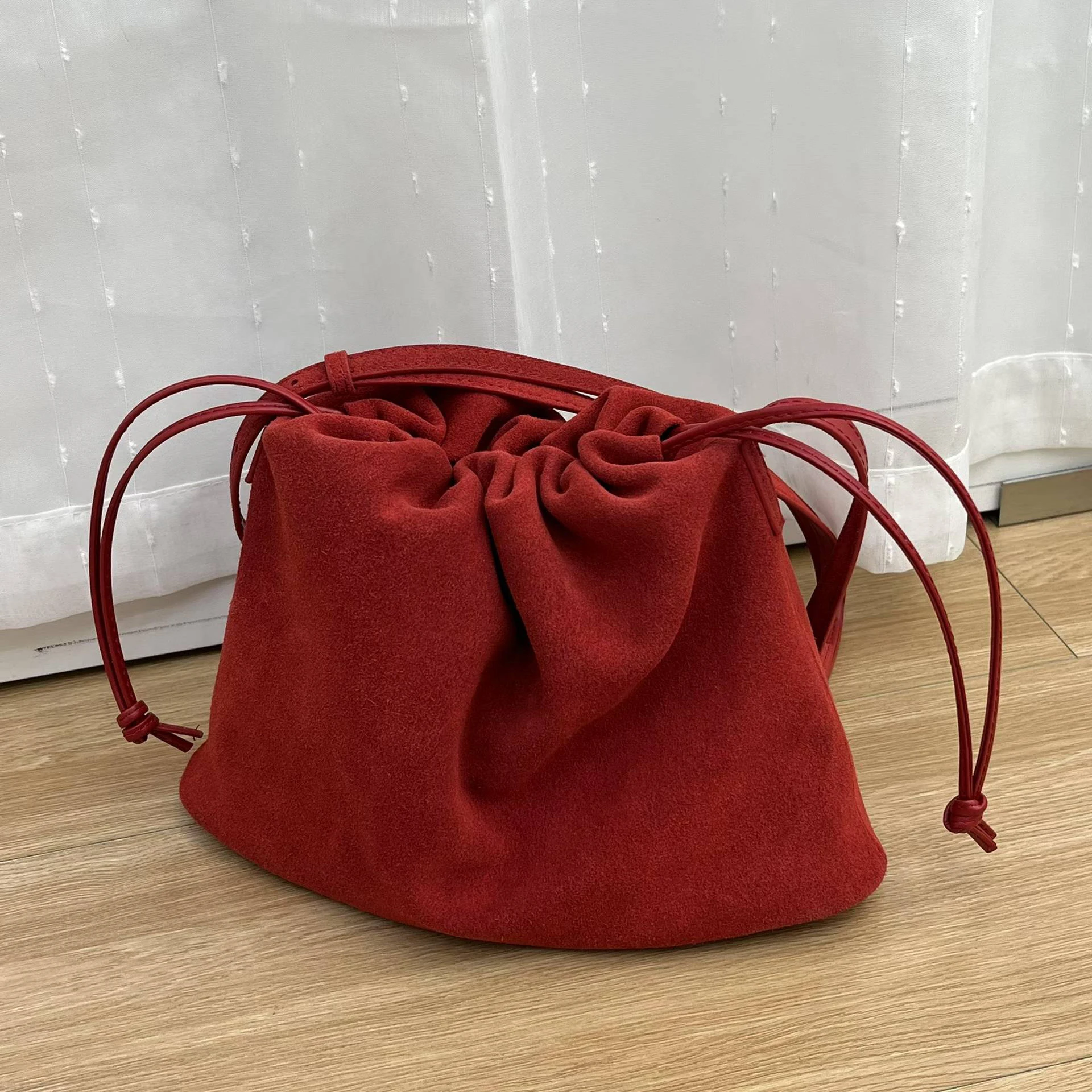 

Suede drawstring pleated cloud bag 2025 new design top layer cowhide vintage simple fashion women's one-shoulder crossbody bag