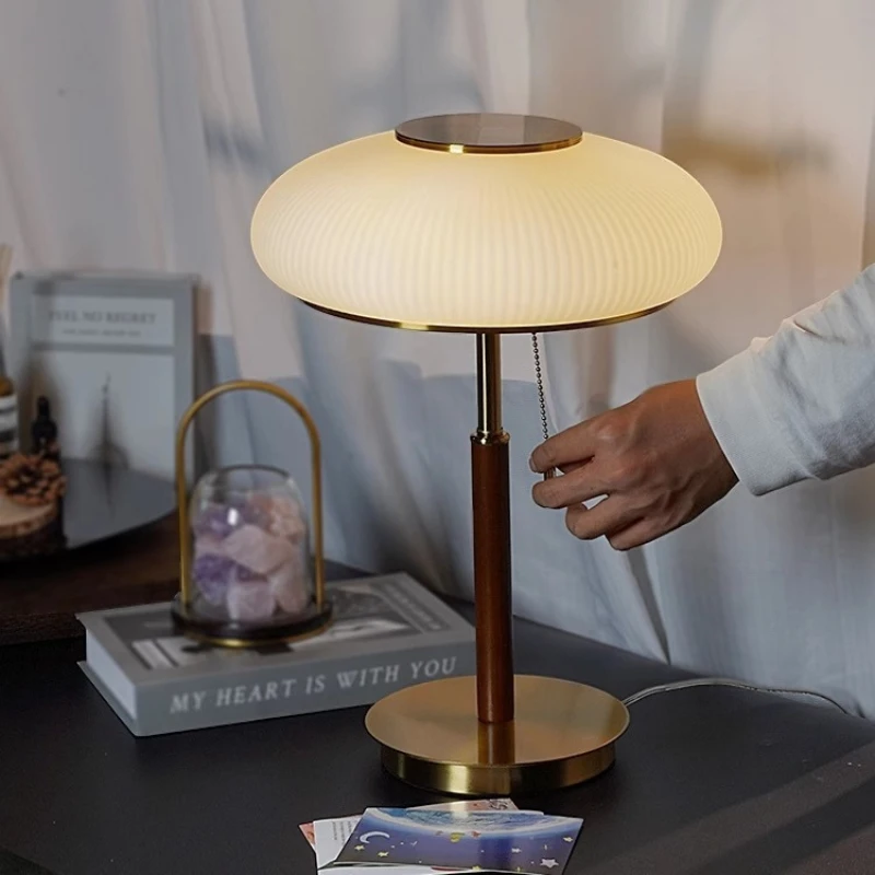 

Medieval matsutake desk lamp retro high-end sense light luxury American atmosphere designer living room study bedroom bedside