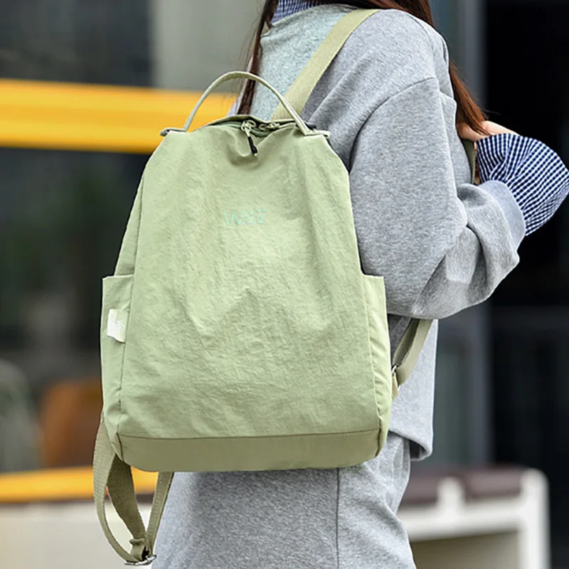 حقيبة ظهر نسائية عصرية متعددة الاستخدامات لعام 2026 حقيبة ظهر كاجوال بسيطة مقاومة للماء من قماش النايلون بتصميم بلون سادة