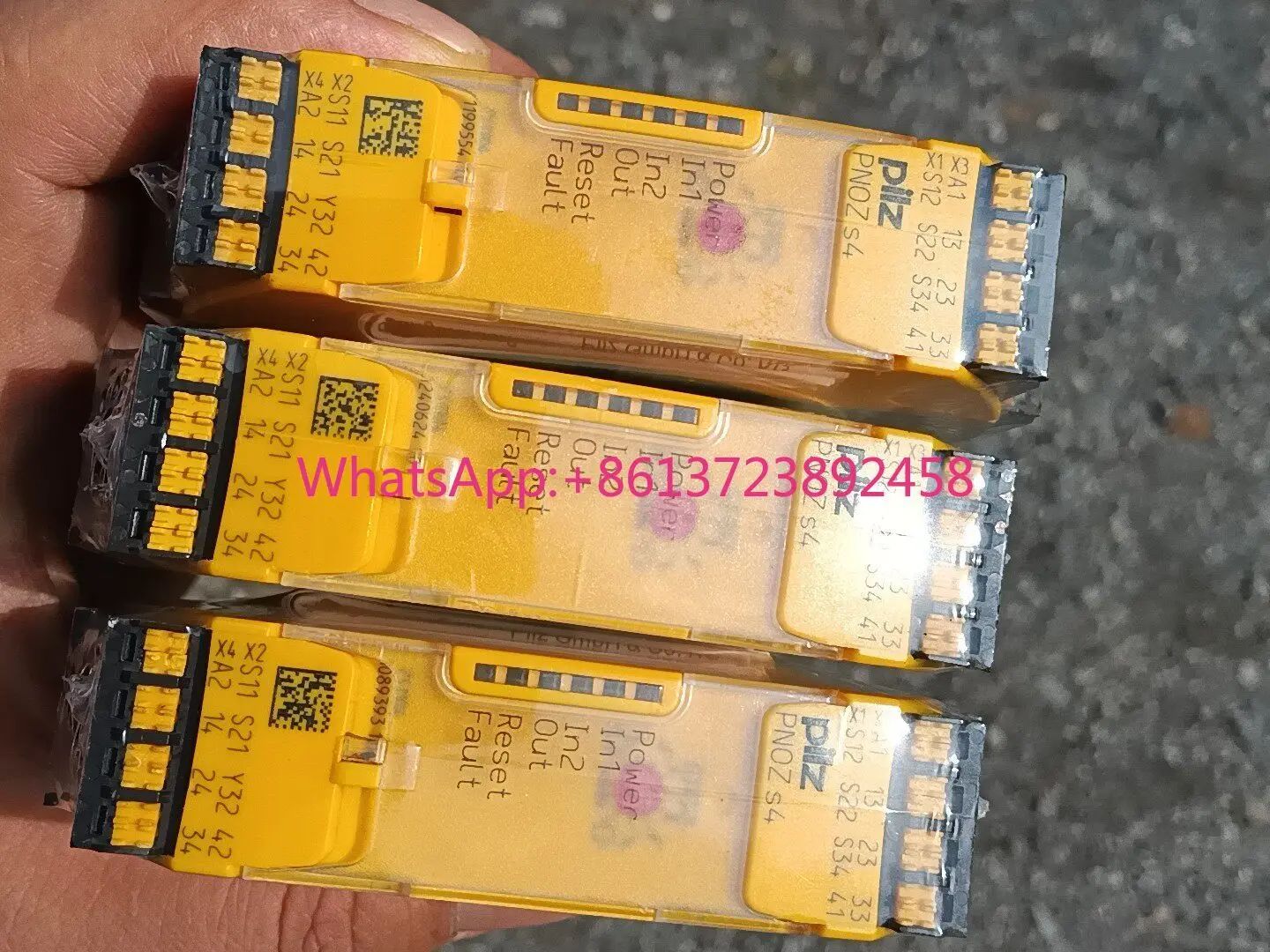 

751104 pilz safety relay S4 in stock