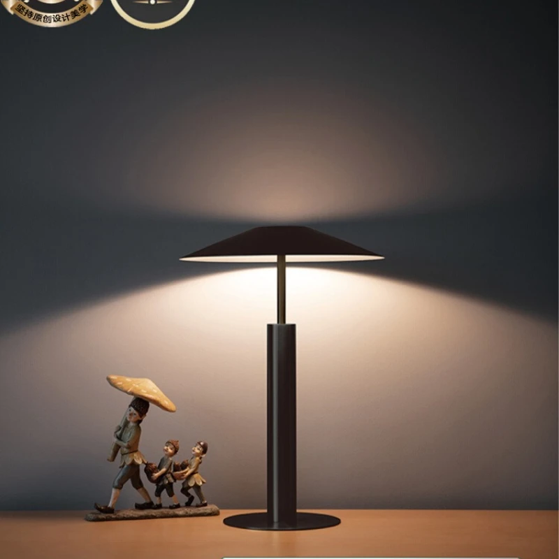 

Bedside table lamp bedroom atmosphere retro light luxury high sense romantic master bedroom creative new Chinese art desktoon