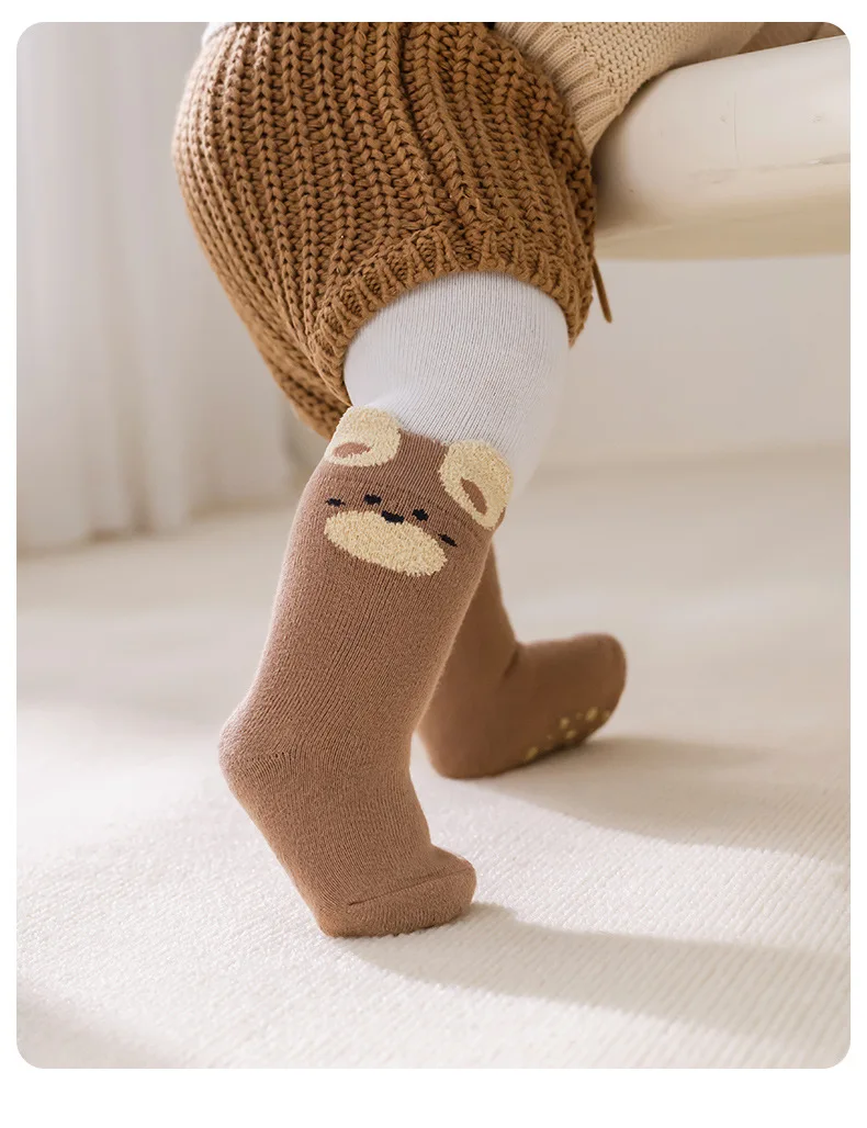 3/5 Paar warme, rutschfeste Babysocken mit Cartoon-Motiv, aus weicher Baumwolle, für Neugeborene, als Hausschuhe, rutschfeste, dickere Socken für Kleinkinder, für den Innenbereich. – Detail 11