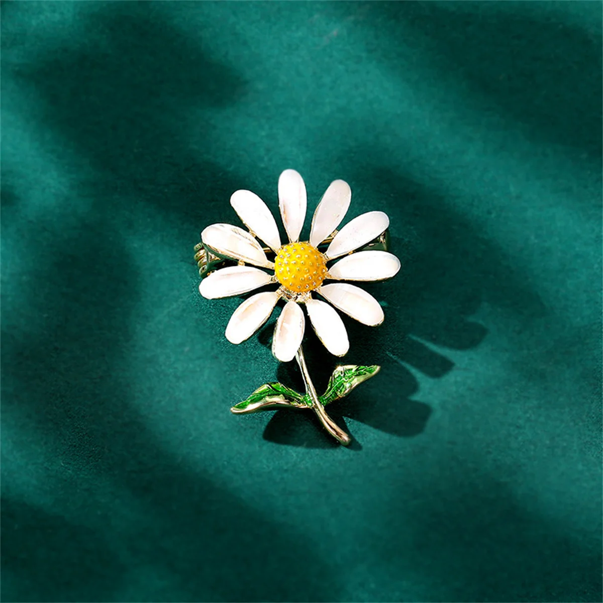 1pc criativo charme pequena margarida broche para homens e mulheres requintado pino roupas saco acessórios festa de aniversário festival presente