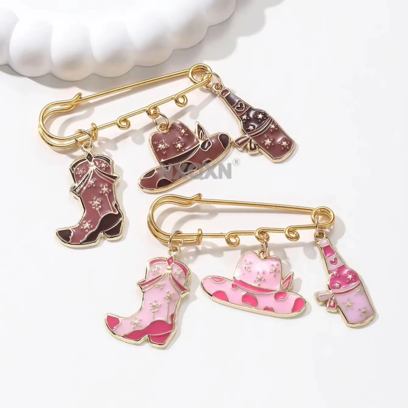 Broche de solapa de seguridad estilo vaquero del oeste, con estampado de vaca en rosa y marrón, diseño de sombrero y bota de vaquero, y botella de vino, esmaltado, para ropa de moda y joyería