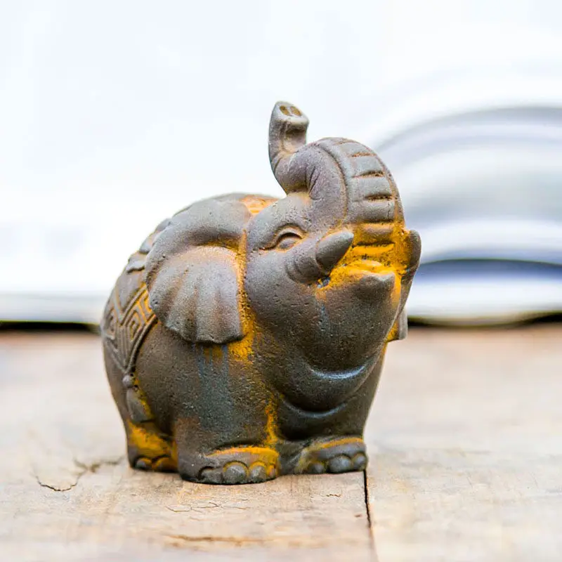 Fortune-Taking Cast Iron Elephant Elephant with Curved Nose As A Small Table Decoration Craftwork Animal Ornament