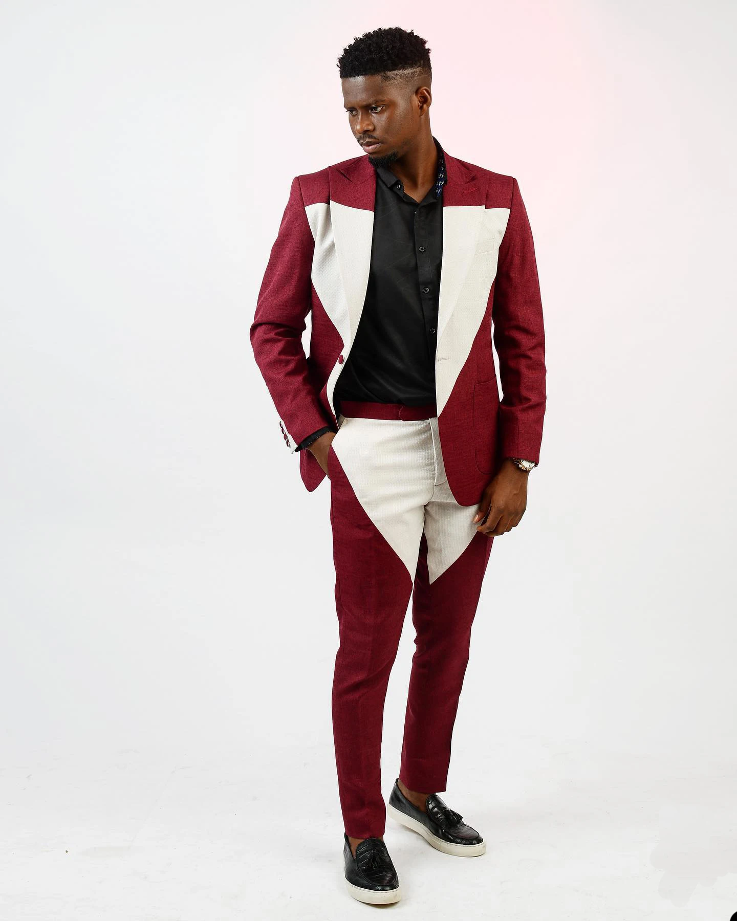 Burgundy And WhiteMen's Suits Tailored 2 Pieces Blazer Pants Peaked Lapel One Button Spliced Wedding Groom Custom Made Plus Size