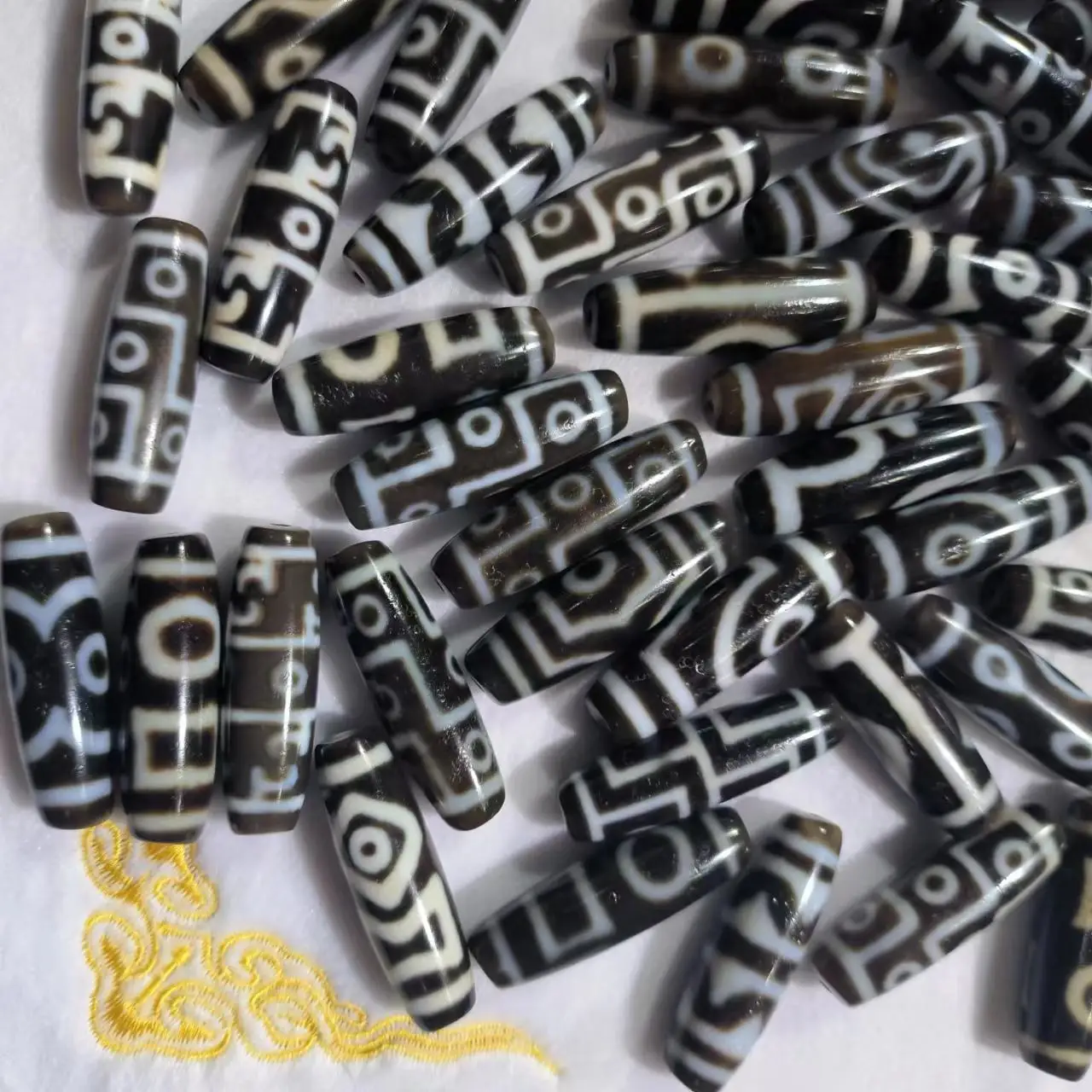 1pcs/lot Natural Old Agate Dzi black and white lightly weathered horseshoe pattern high quality various patterns ancient beads