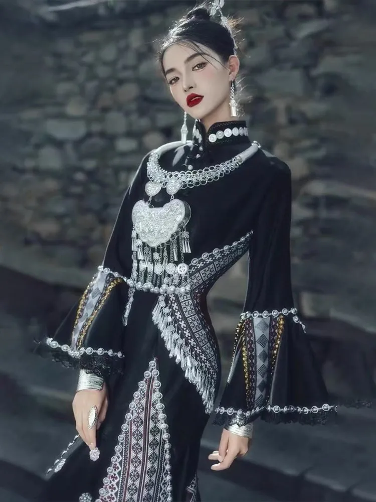 

Ethnic-themed slim-fit evening dress and tail-skirt style photography clothing