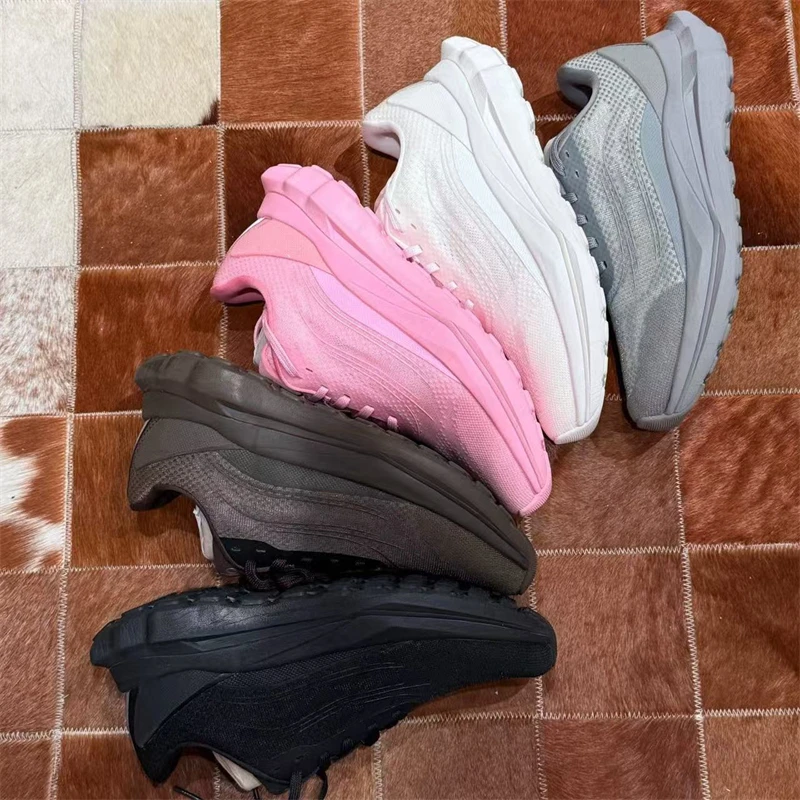 

FallLightweight breathable running shoes, mesh material, burden - free running