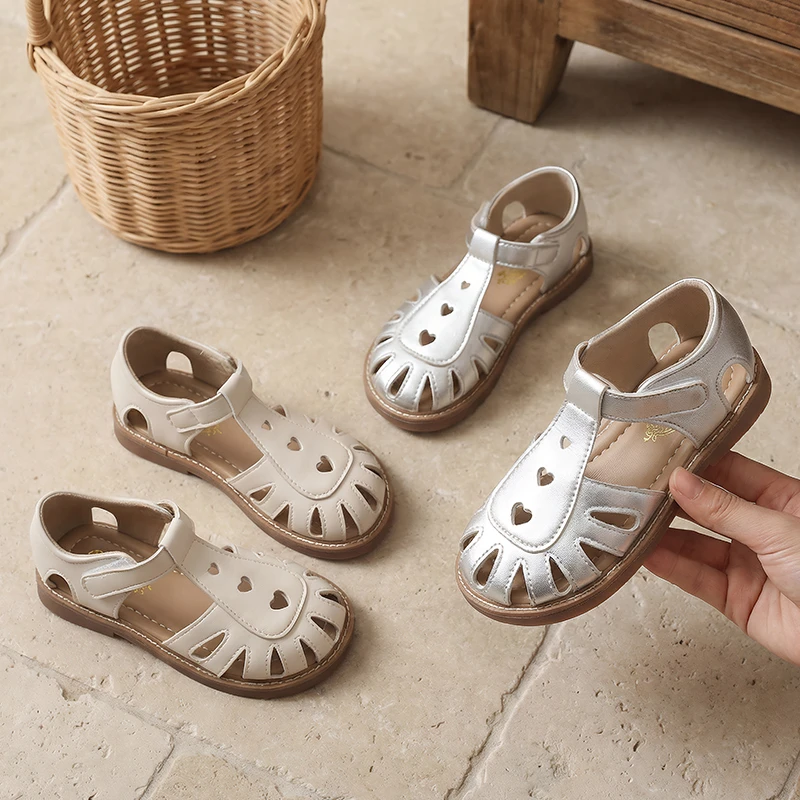 

New Children Summer Flat Sandals Heart Hollow-out Girls School Daily Wear Sandals Causal Closed Toe Non-slip Kids Beach Sandals