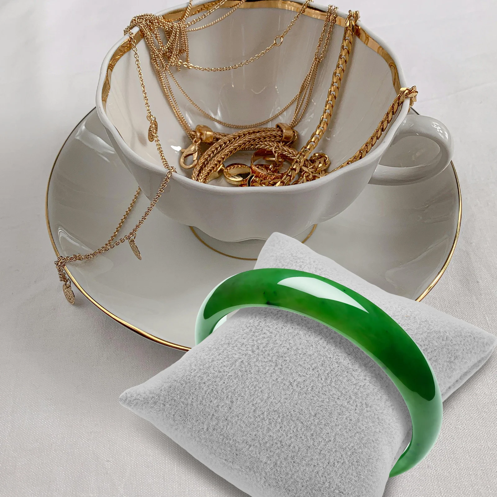 

Watch Pillow Bracelet Display Cushion Bangle Holder Chain Organizer Jewelry Storage Box Soft Flannel Square Stand Compact Design