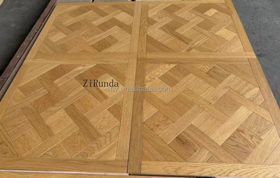 نسخة مخصصة من أرضيات البلوط الأبيض والأرضيات الصلبة الداخلية للفيلا