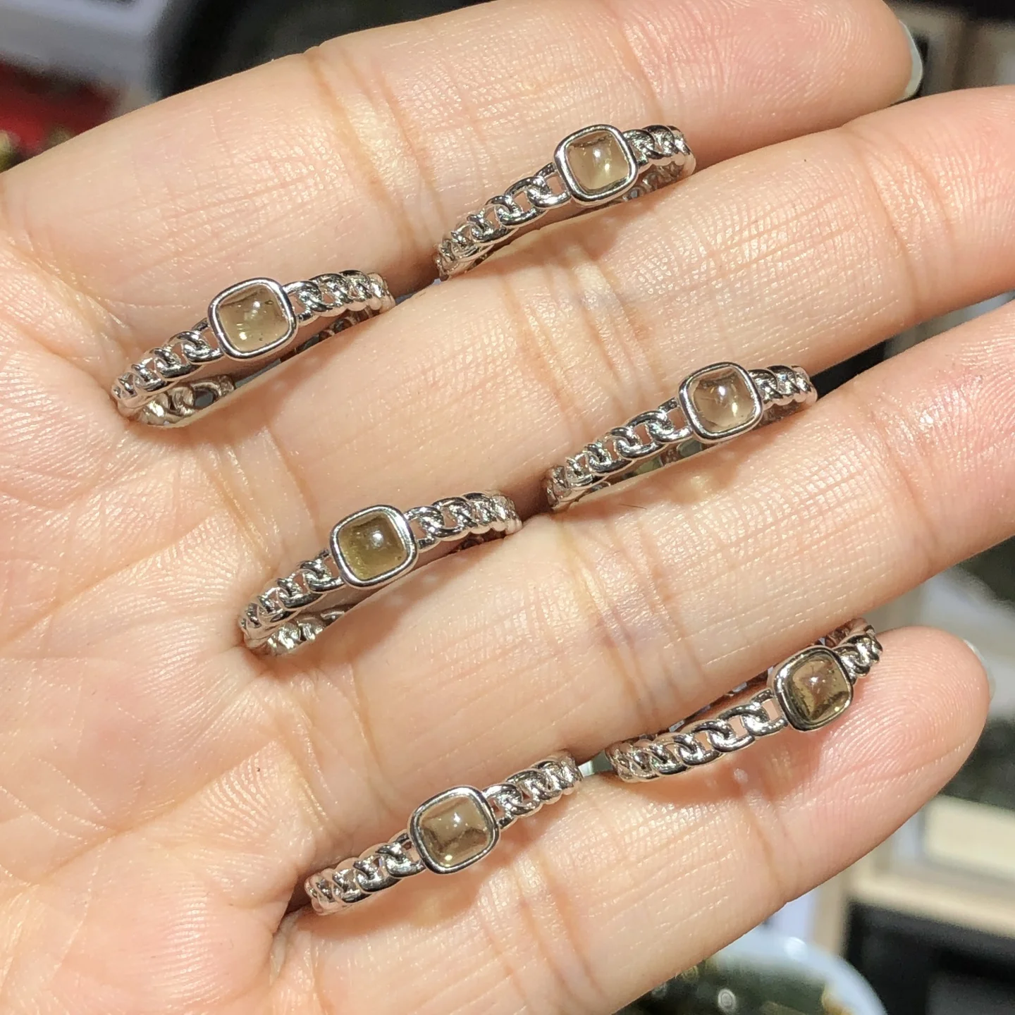 

1 шт., кольцо из натурального чешского молдавита с квадратным кабошоном, стерлинговое серебро 925 пробы, изменяемого размера, рейки, целебный камень, ювелирное изделие, подарок для женщин