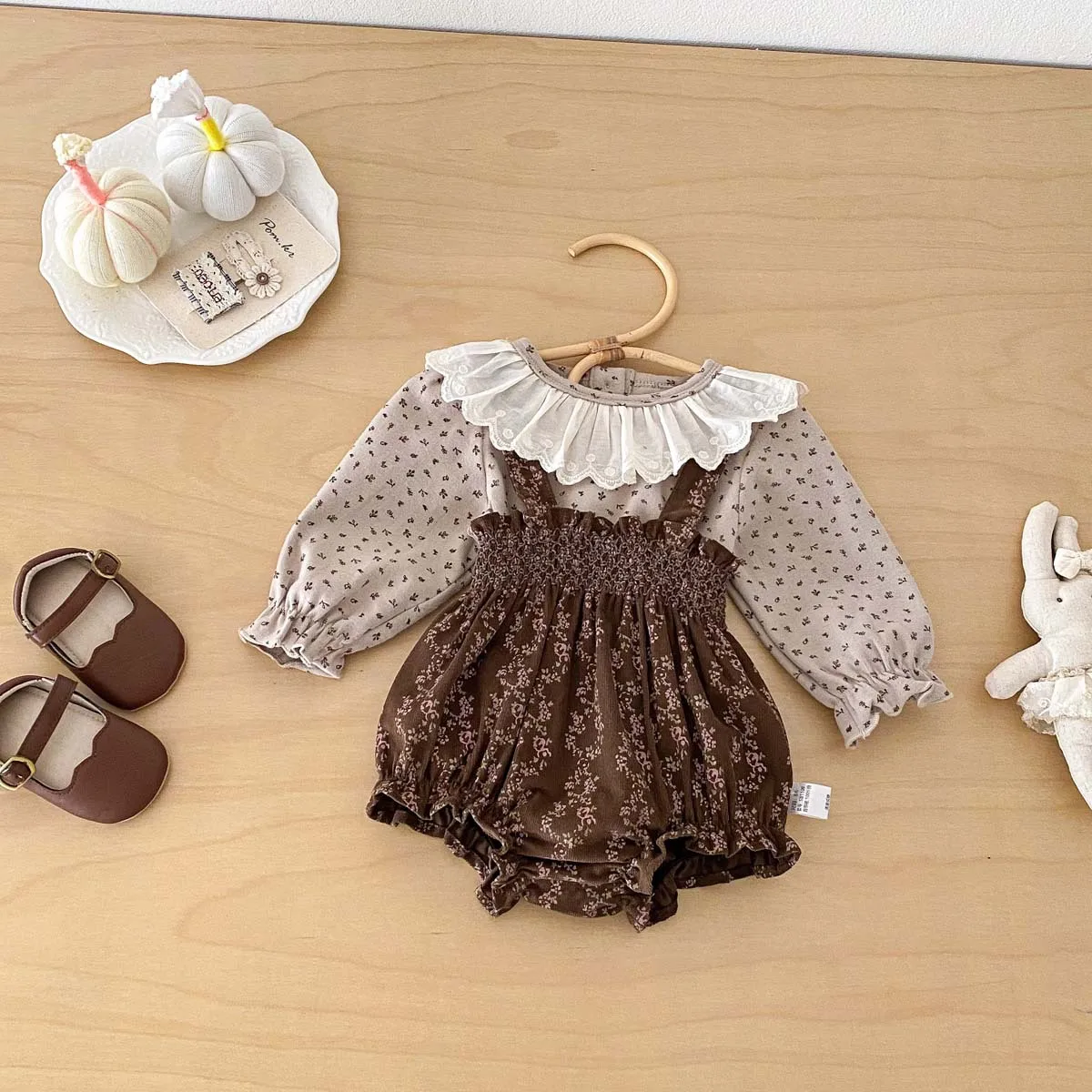 

Ins Korean Spring and Autumn Baby Floral Top, Corduroy Strap Pants, Girls' Stylish Outing 2-piece Set