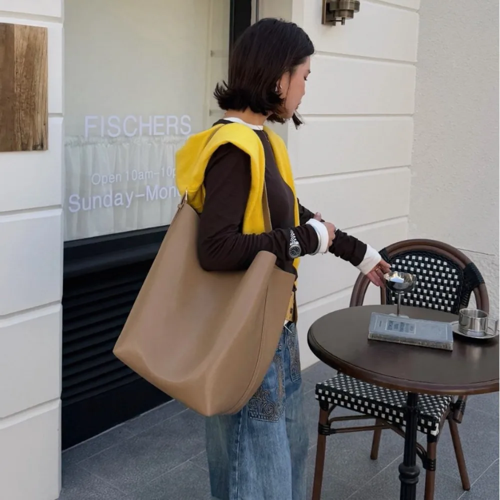 Inside and Outside Full Leather Minimalist Lazy Old Money Style Casual Women's Bag Niche Design Simple Advanced Relaxation Daily