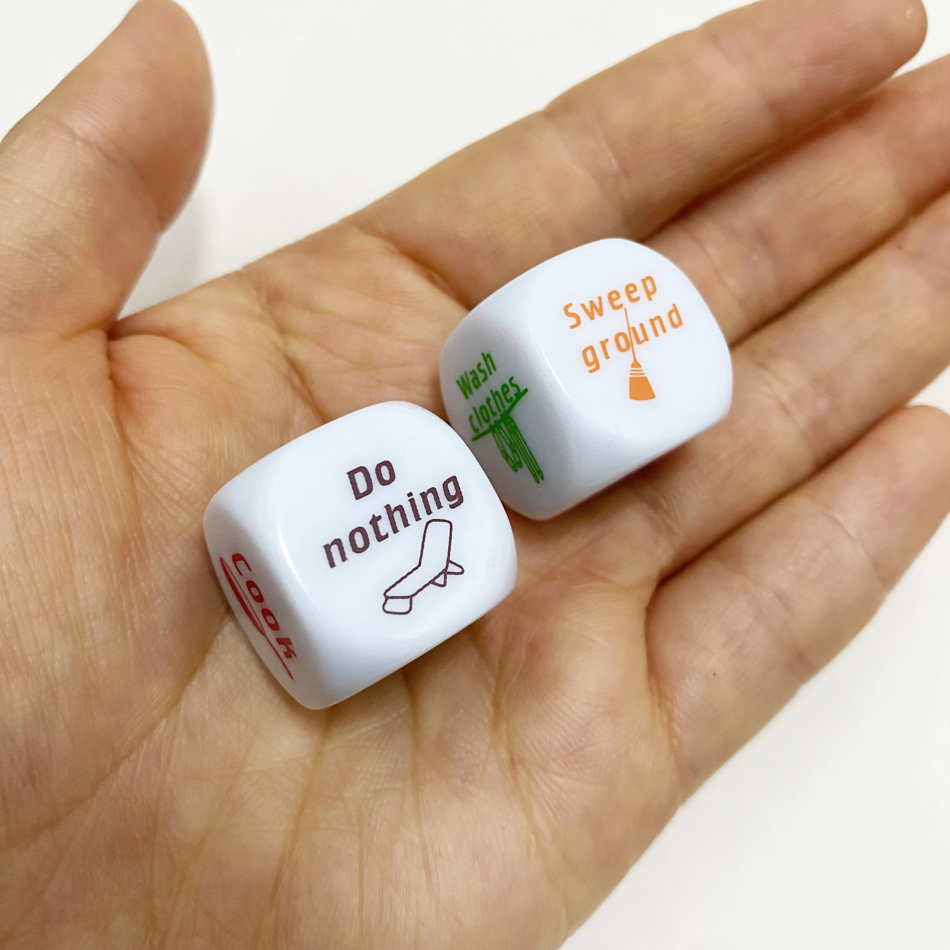 

2 шт., 20 мм, игральные кости, милые семейные игральные кости для работы по дому, разделение домашних игральных костей для забавных пар, семейных игральных костей для настольной игры