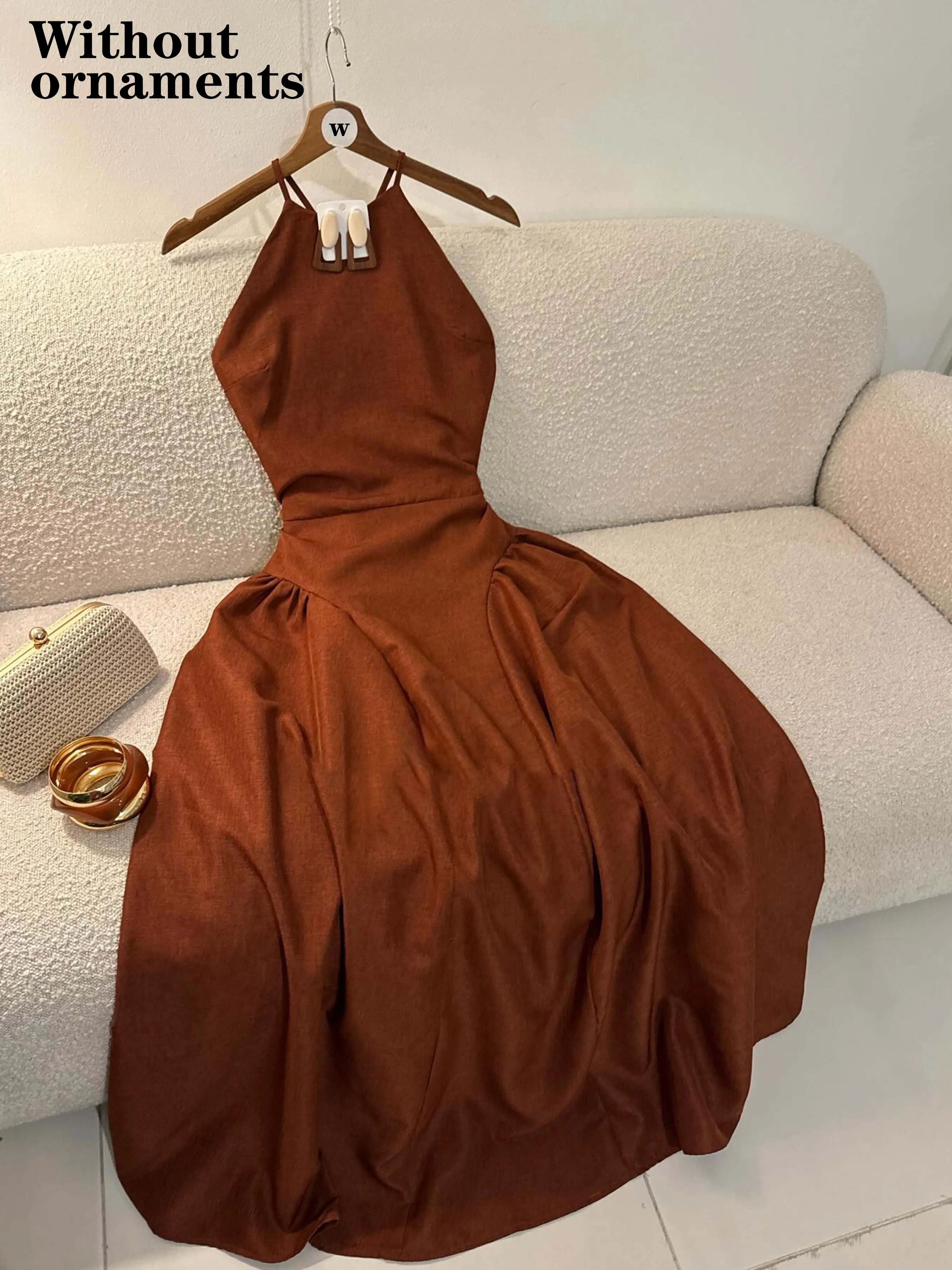 Französisches Vintage-Karamell-Halterneck-Maxikleid mit Rückenausschnitt und Taillierung für Damen, fließender Stoff für den Strandurlaub – Detail 3