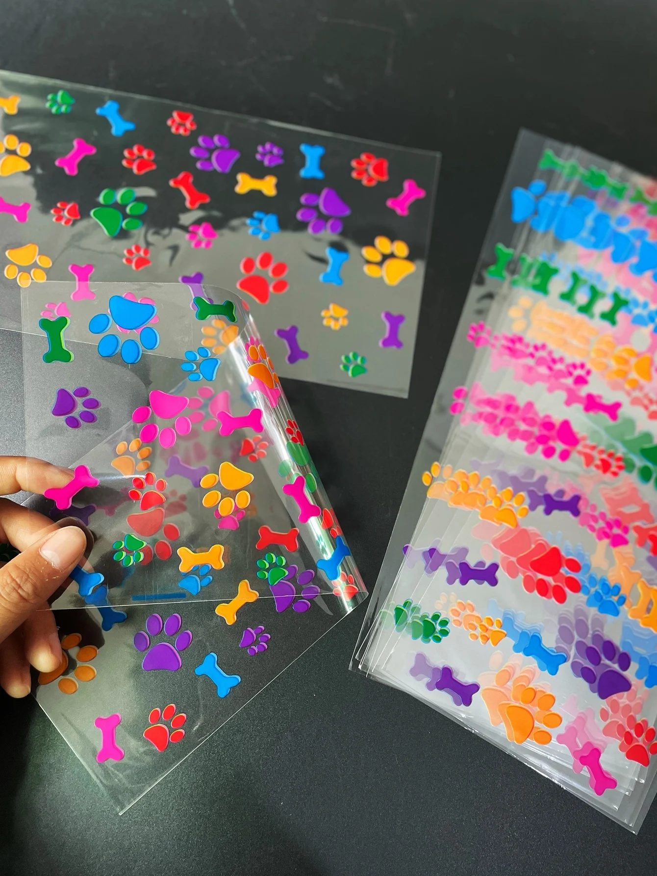 50pcs Colorful Dog Footprints Pattern Gift Pack Flat Bag With Gold Tie, Cute Dog Bones Printed Small Gift Candy Decorative Bags