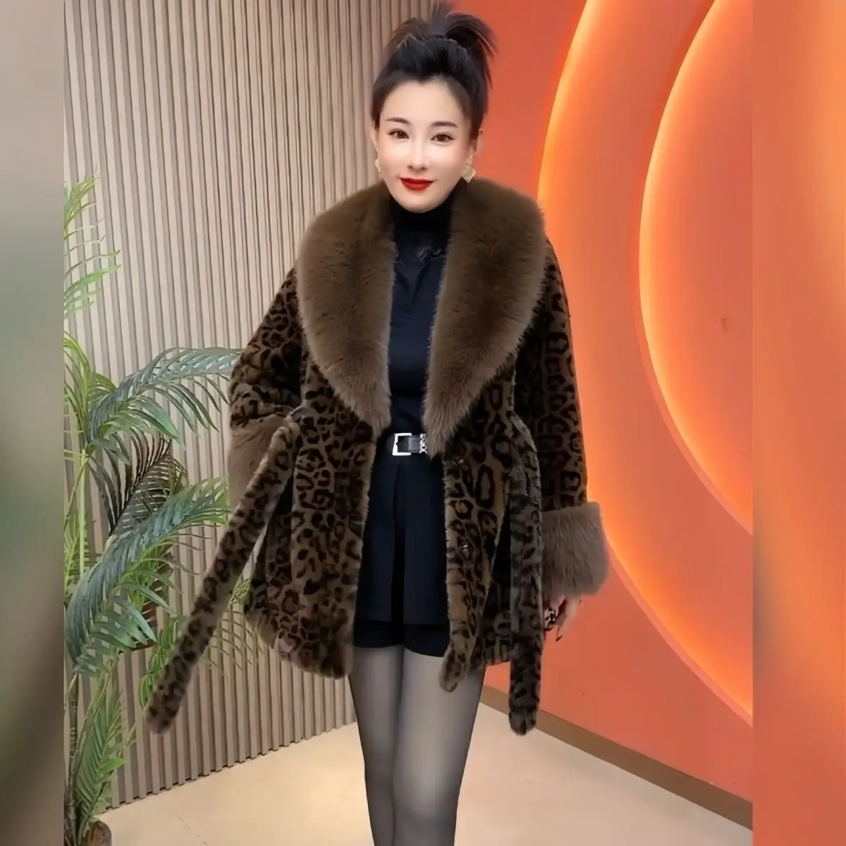 2025년 신상 여성 가을 겨울 레오파드 프린트 고급 모피 코트 중간 길이 고급 모피 칼라 벨트 포함 모피 재킷 오버코트