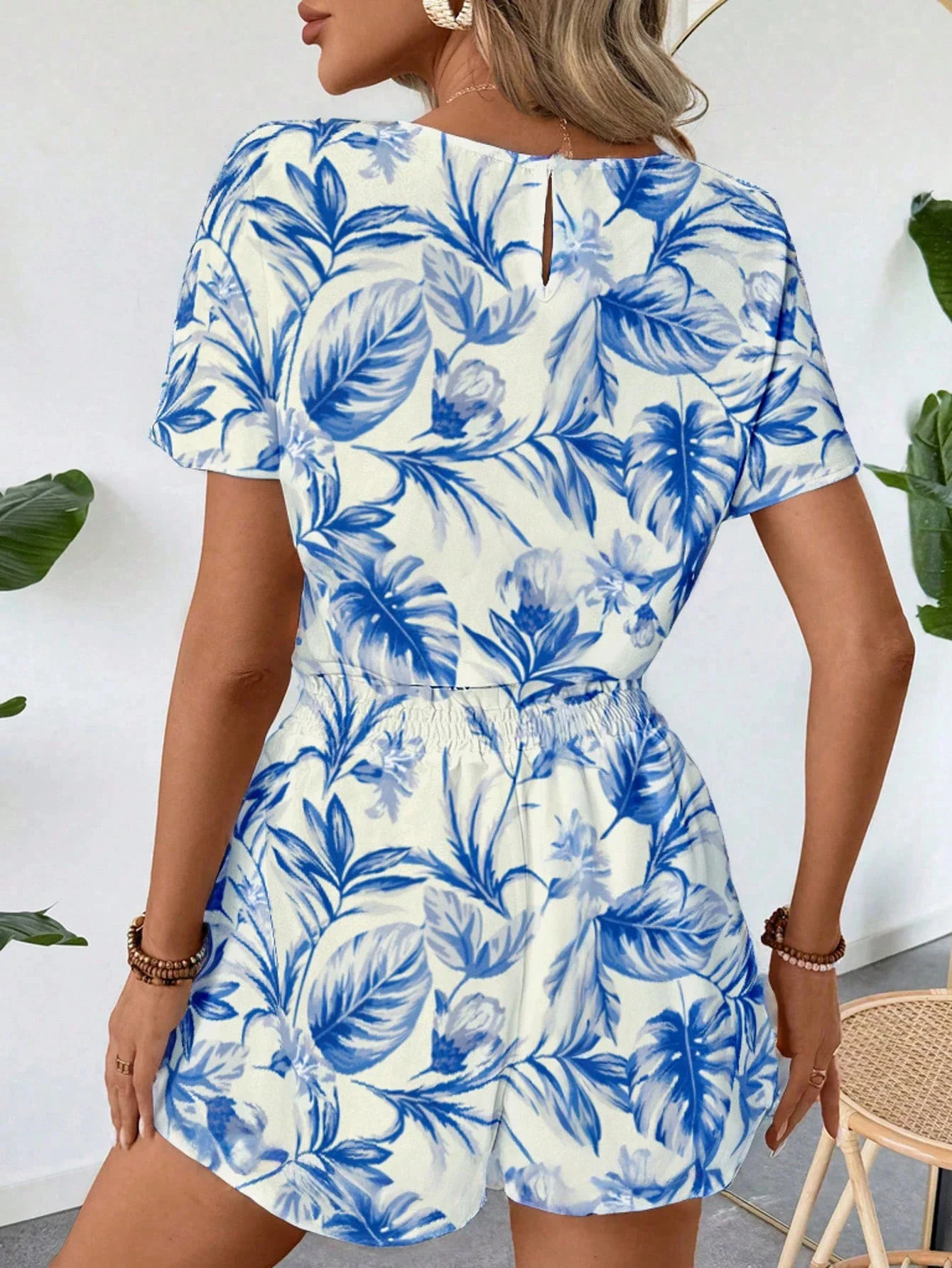 Women's Fashion Two-Piece Set - Spring and Summer Casual Leaf Pattern Printed Top + Shorts Set