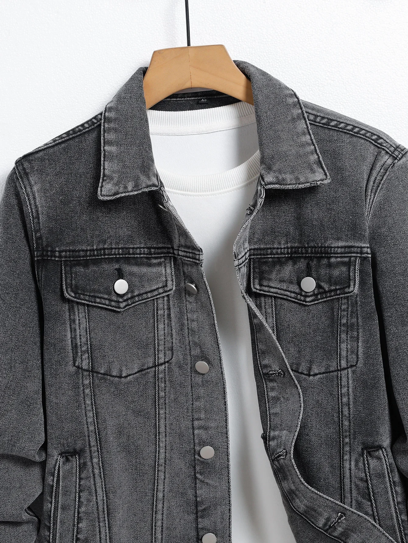 

Men's spring-autumn dark gray large-size denim jacket, street fashion and casual, retro style.