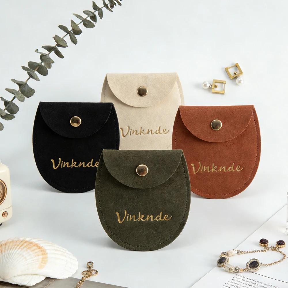 

50/100 шт. индивидуальный логотип 7,8x8,5 см, чехол из микрофибры на пуговицах, маленькие бархатные сумки, ожерелье, серьги, ювелирные изделия, свадебный подарок, упаковочная сумка