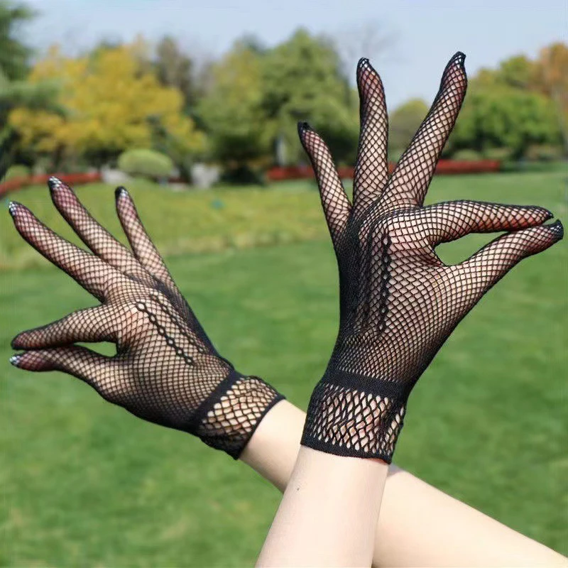 

1 pair of fashionable women's and girls' gloves, hot selling fishing net mesh gloves, protective lace elegant gloves