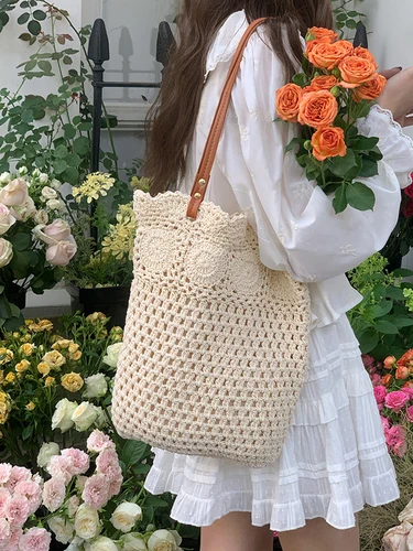 2025 nuevo bolso tejido ahuecado de gran capacidad, bolso de playa para vacaciones en la playa de ocio, bolso de mujer de un solo hombro para desplazamientos diarios