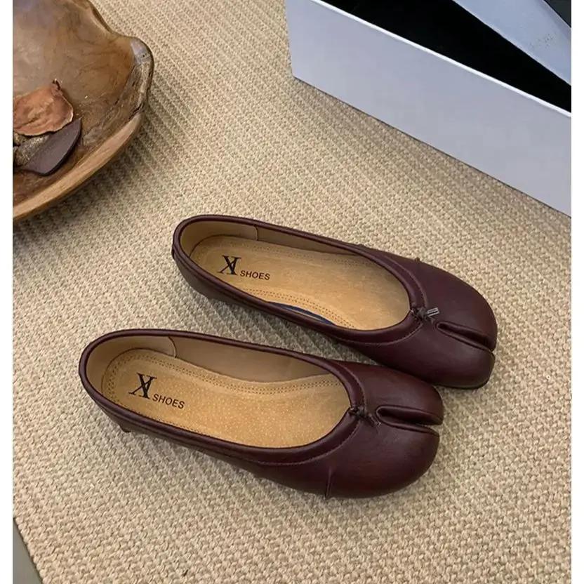 Wiosenne baleriny damskie z dzielonym palcem, modne buty tabi, codzienne wsuwane mokasyny, damskie plisowane skórzane espadryle, zapatillas mujer. — 2