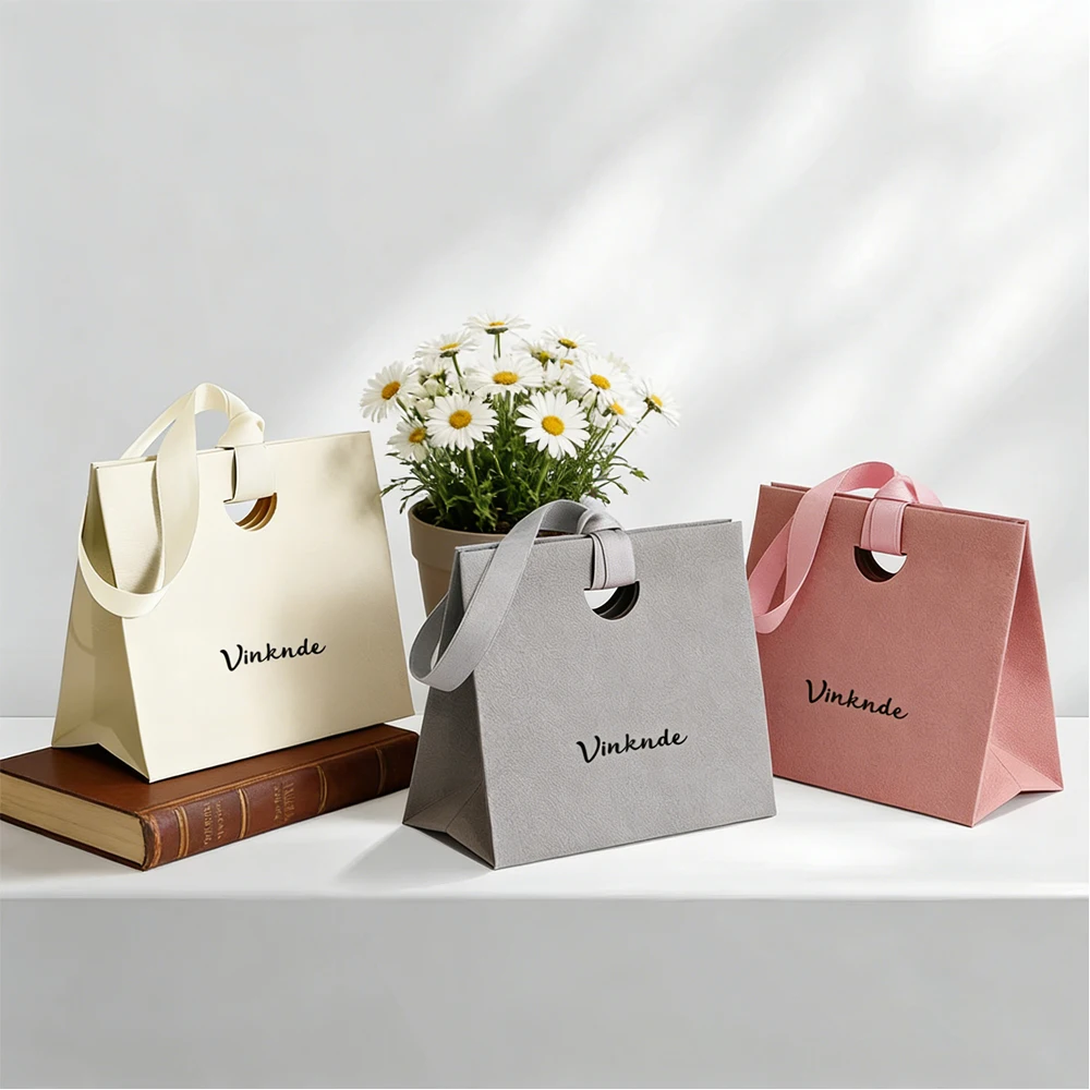 

Custom Logo Beige Pink Textured Paper Jewelry Bag Shopping Travel Gift Tote Bags Earrings Bracelet Cosmetics Pendant Cake Box