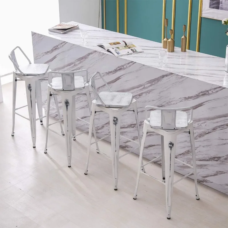 Sgabelli da bar girevoli con schienale basso da 30 pollici Sgabelli da bar in metallo bianco invecchiato Sgabelli da bancone con sedile in legno [Set di 4]