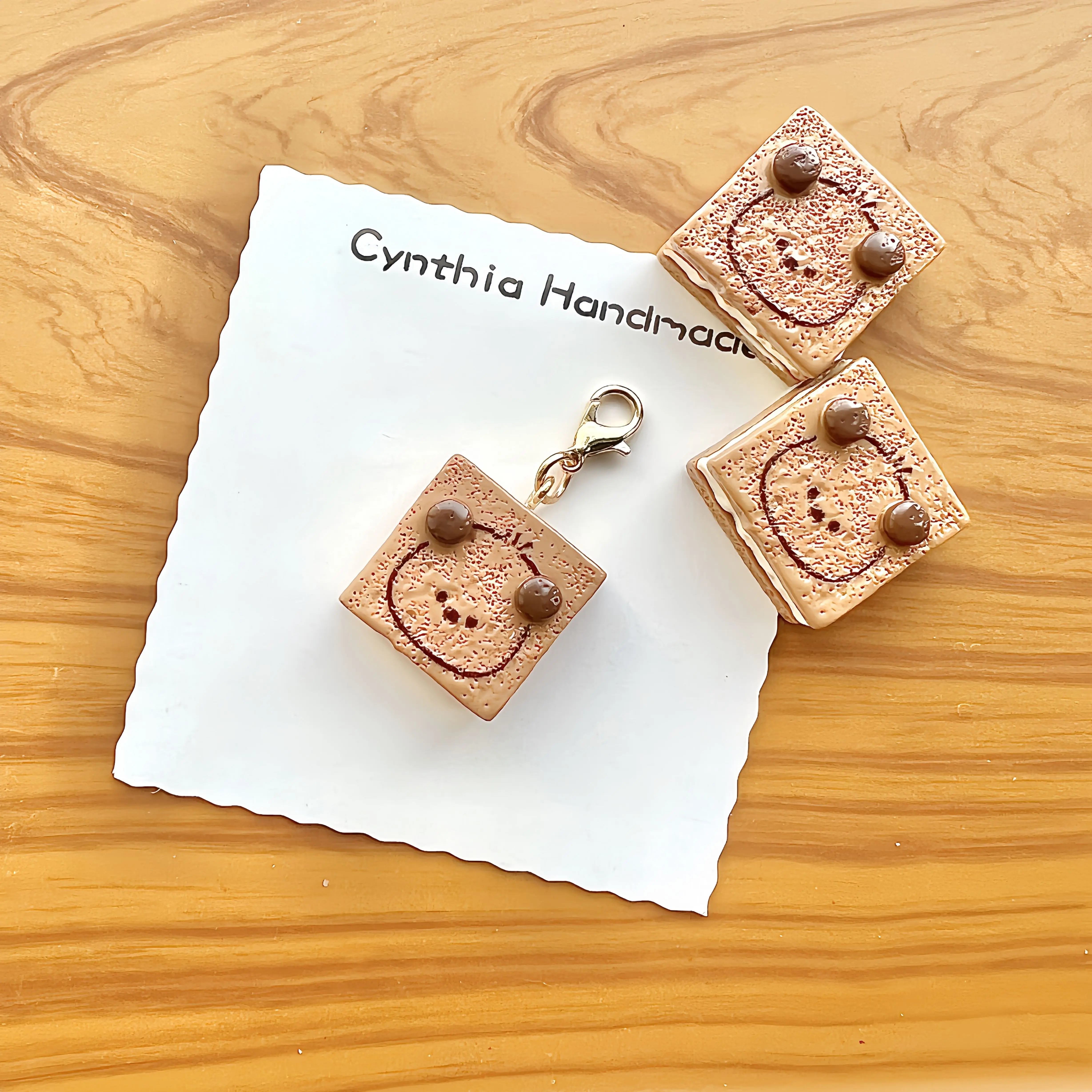 Brown Bear Sandwich Cookie Mini Keychain Realistic Bag Charm Cute Miniature Backpack Ornament Sweet Gift for Students and Women