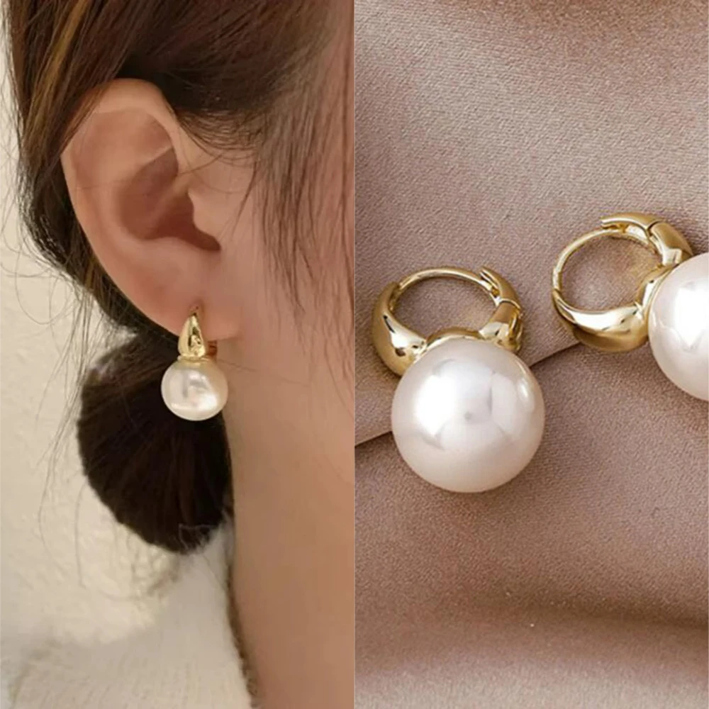 Nuevos lindos pendientes de aro con tachuelas de perlas minimalistas pequeños aros Huggies joyería de boda para mujeres 2025