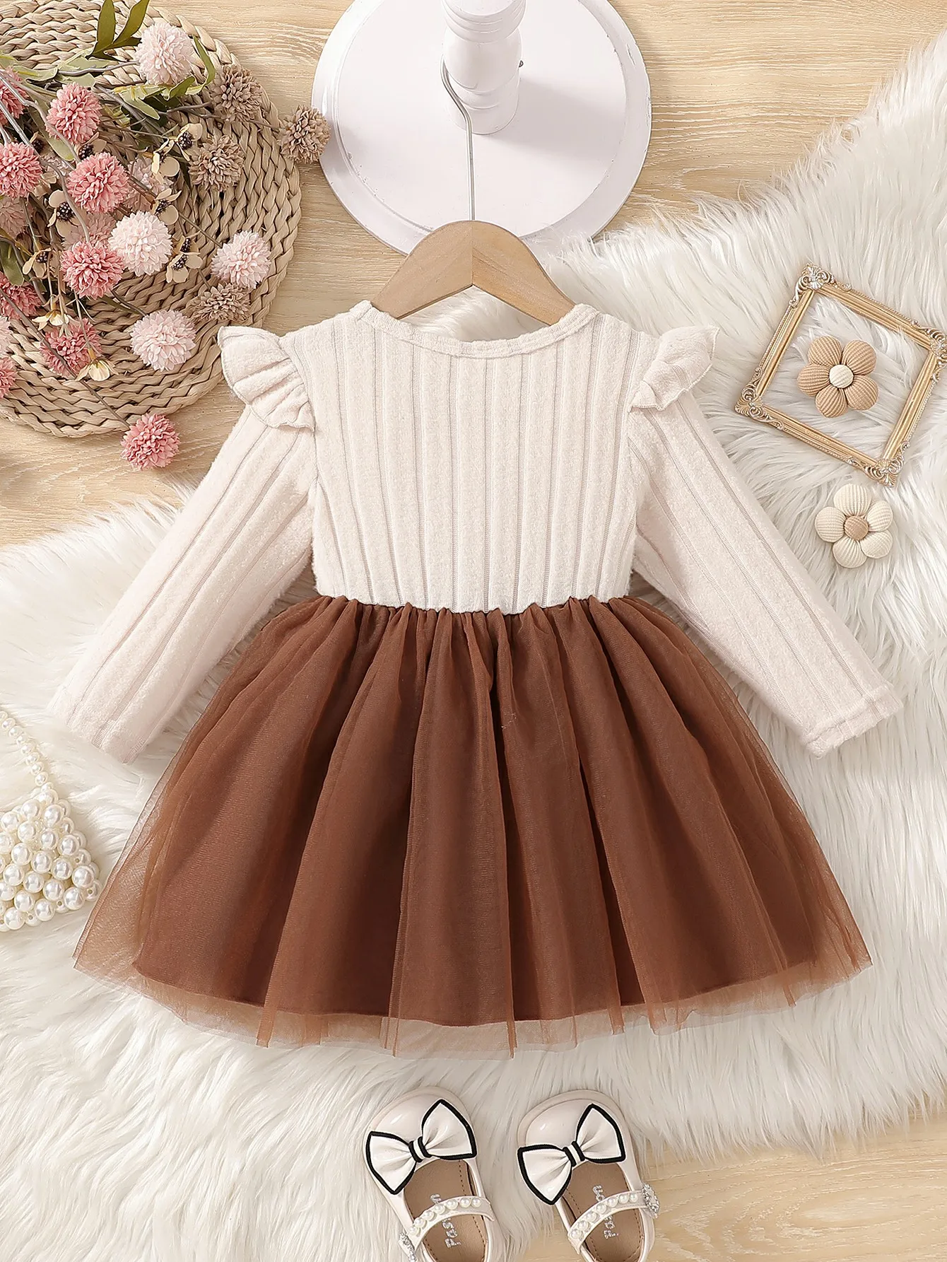 Baby girl autumn cute fairy tale style knitted patchwork mesh skirt three-dimensional flower bow family gathering daily outfit
