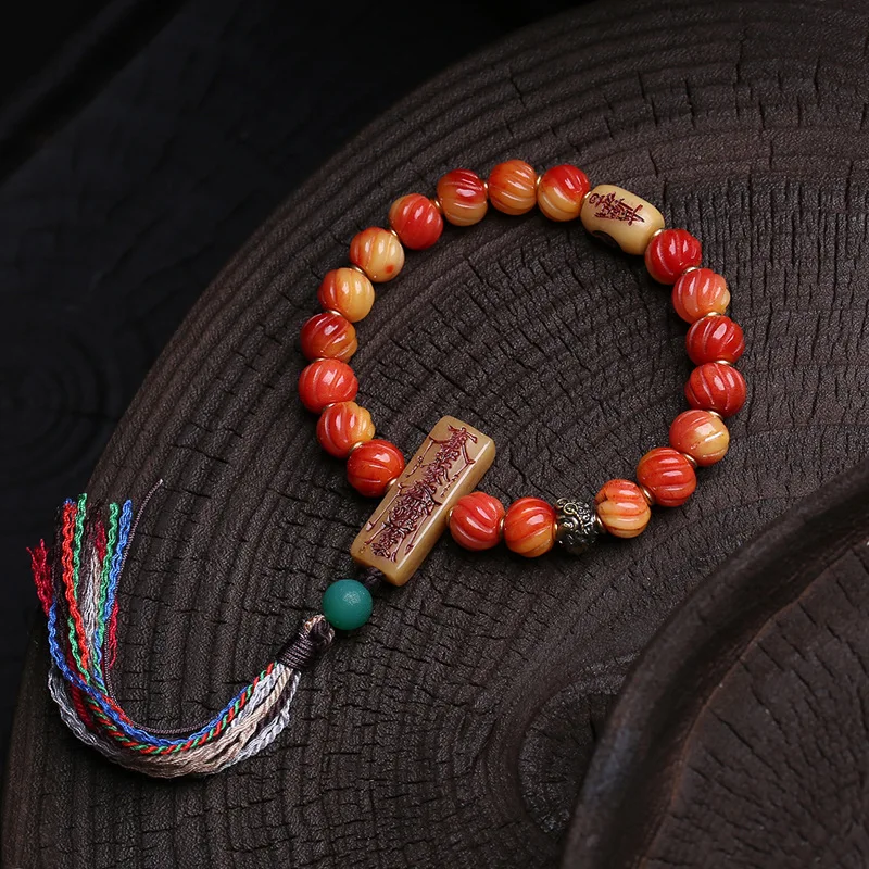 

Аксессуары из натурального агата с резьбой