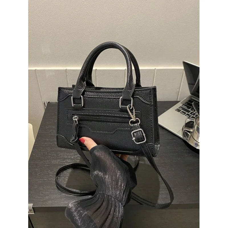 حقيبة يد جديدة بسحاب من قماش البولي يوريثان بلون سادة لعام 2025، حقيبة مربعة صغيرة مخصصة للأماكن الخارجية بسيطة، أنيقة ومتعددة الاستخدامات #3