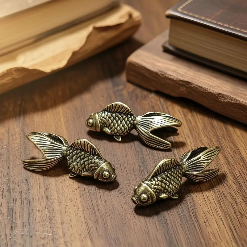 Hot Sale 1pc Mini Goldfish Figurines Retro Brass Lucky Animal Statue Ornament Home Decor Desk Decoration Tea Pet Cute Gifts