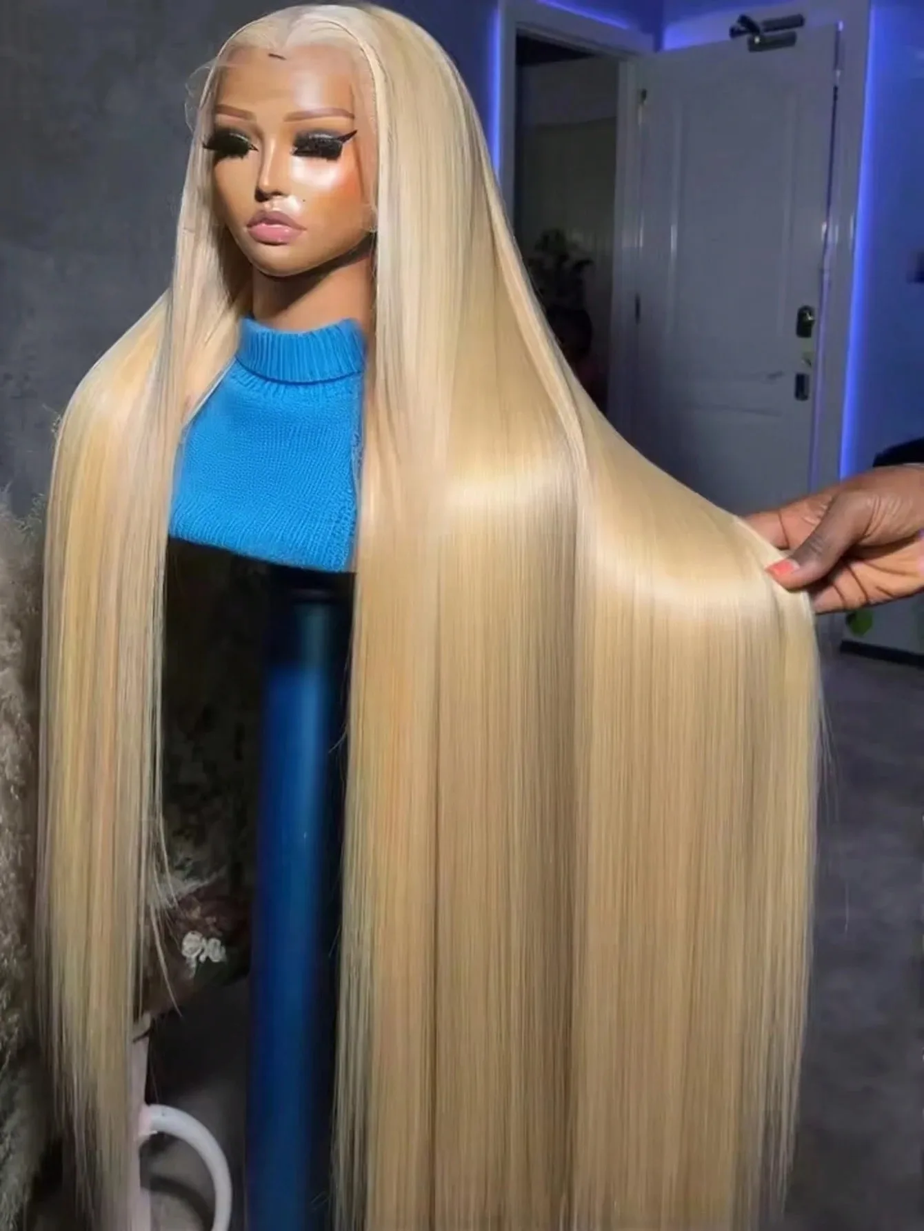 

Pearlescent Platinum Blonde Straight Wig Satiny Smooth Straight Strands Non Fading Natural Color Wig For Every Occasion